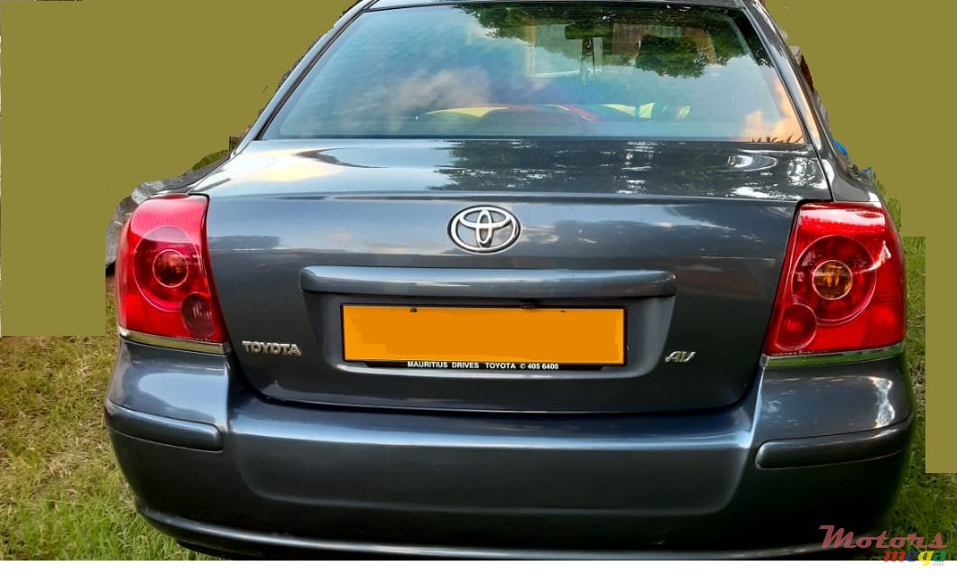 2006' Toyota Avensis photo #2