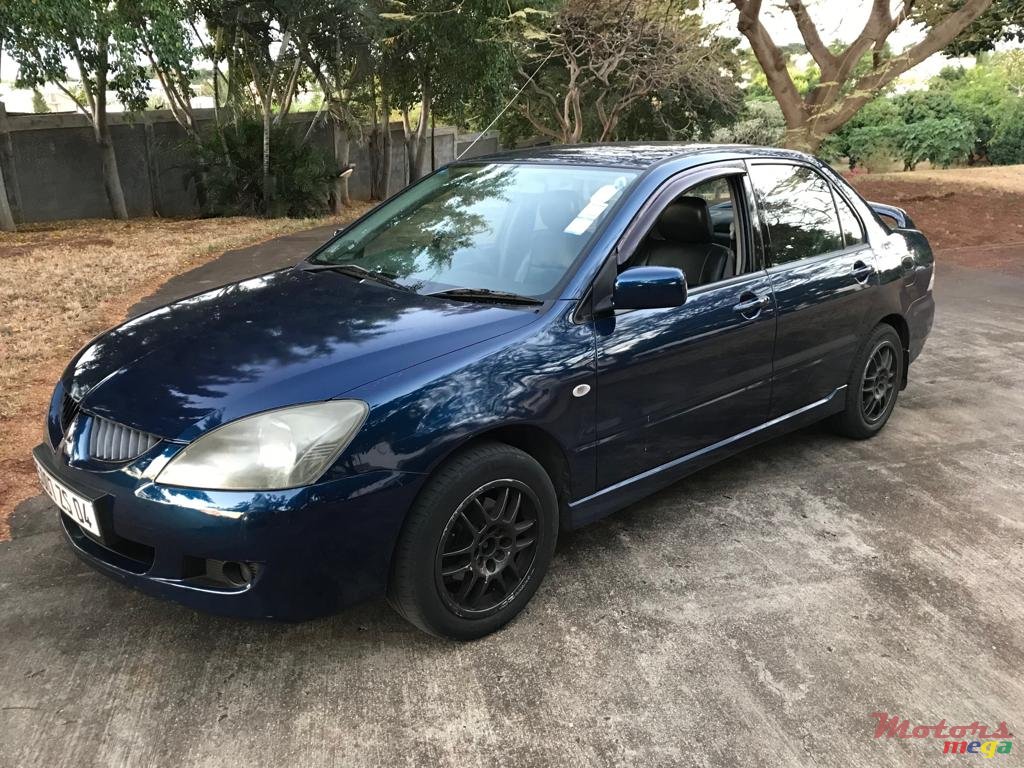 2004' Mitsubishi Lancer photo #7