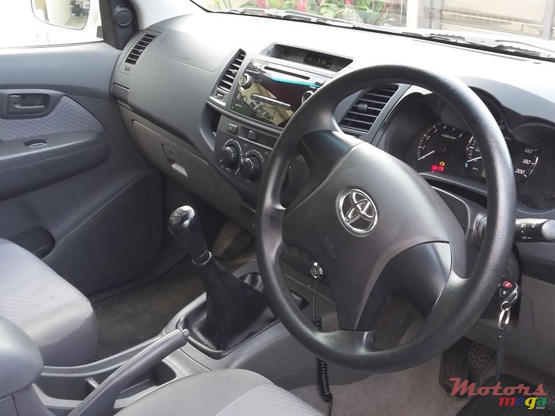 2014' Toyota Hilux photo #4