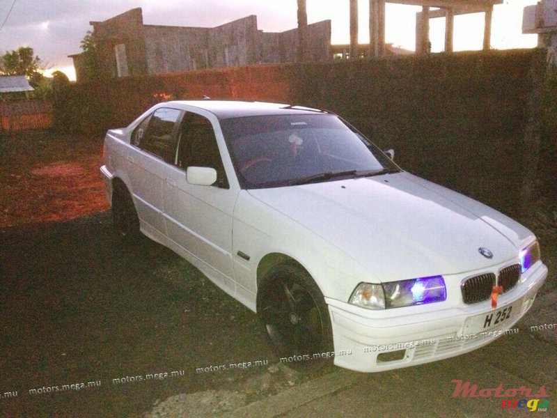1995' BMW 3 Series Sedan photo #1