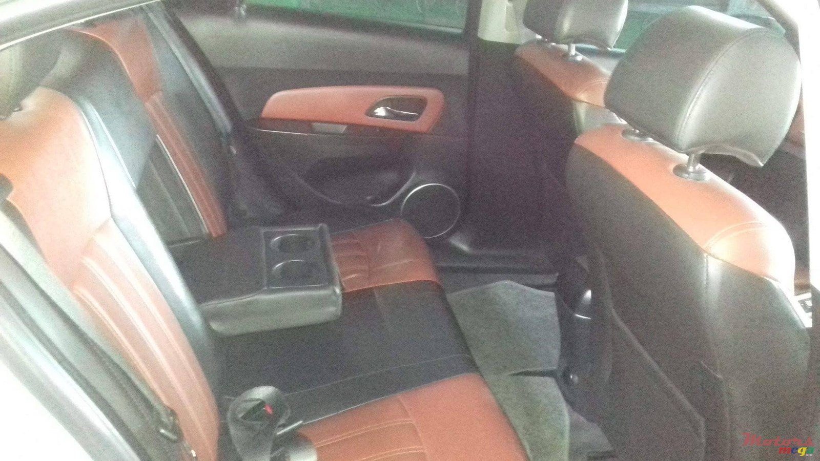 2011' Chevrolet Cruze LT photo #3