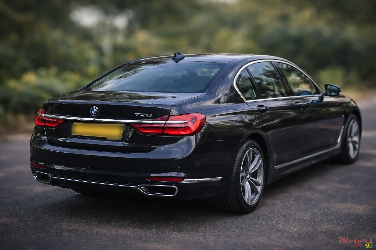 2017' BMW 740 740e photo #2