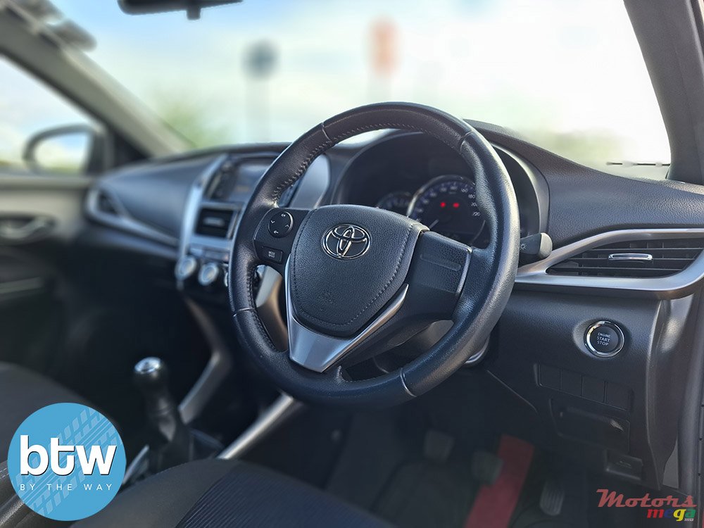 2019' Toyota Yaris photo #5