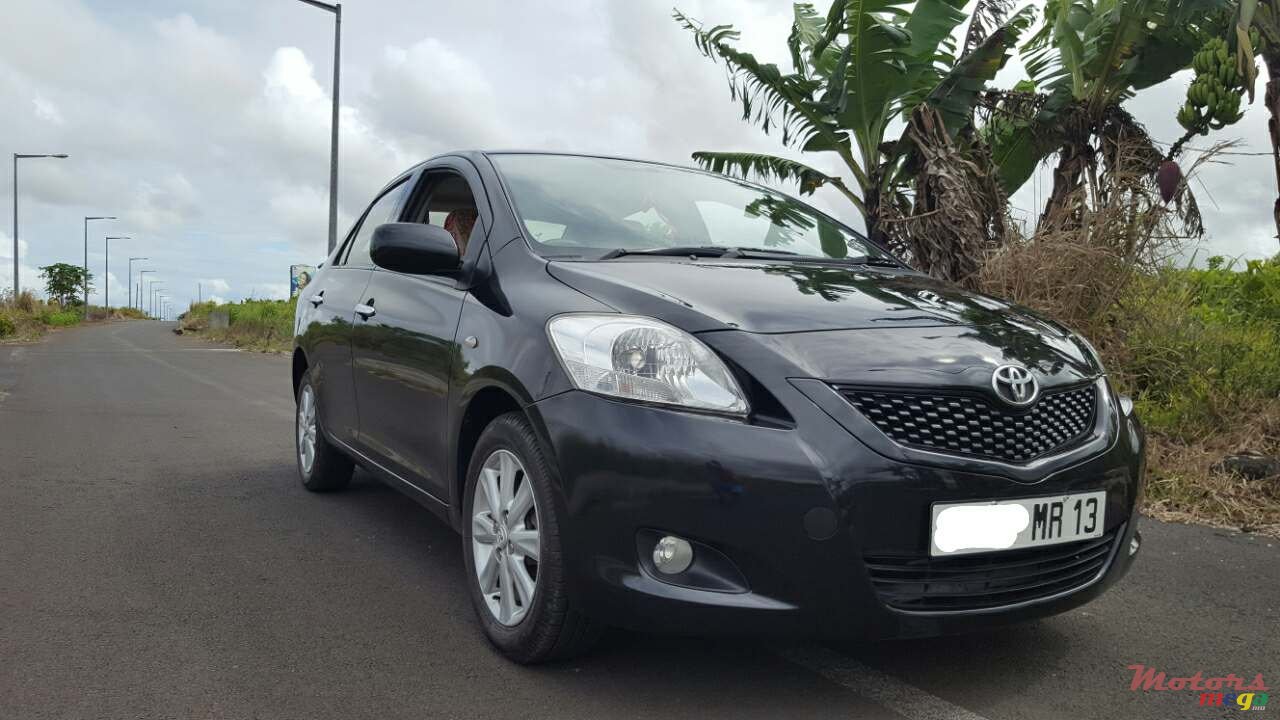 2013' Toyota Yaris photo #1