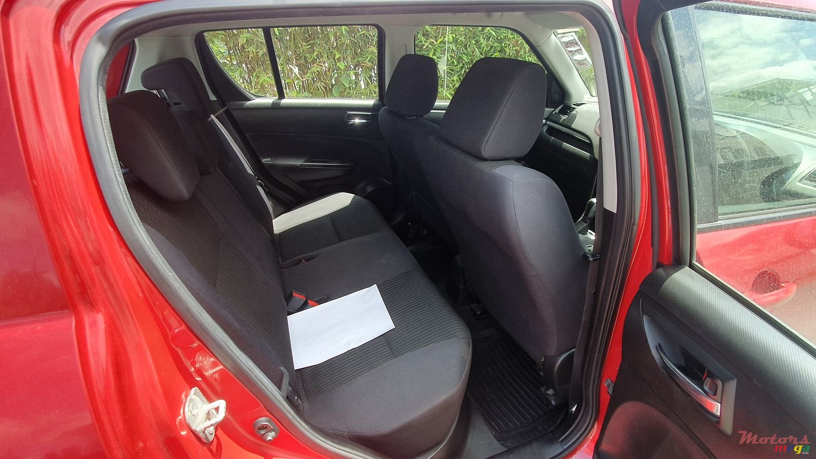 2015' Suzuki Swift photo #4