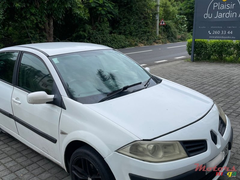 2006' Renault Megane II 1.4L photo #1