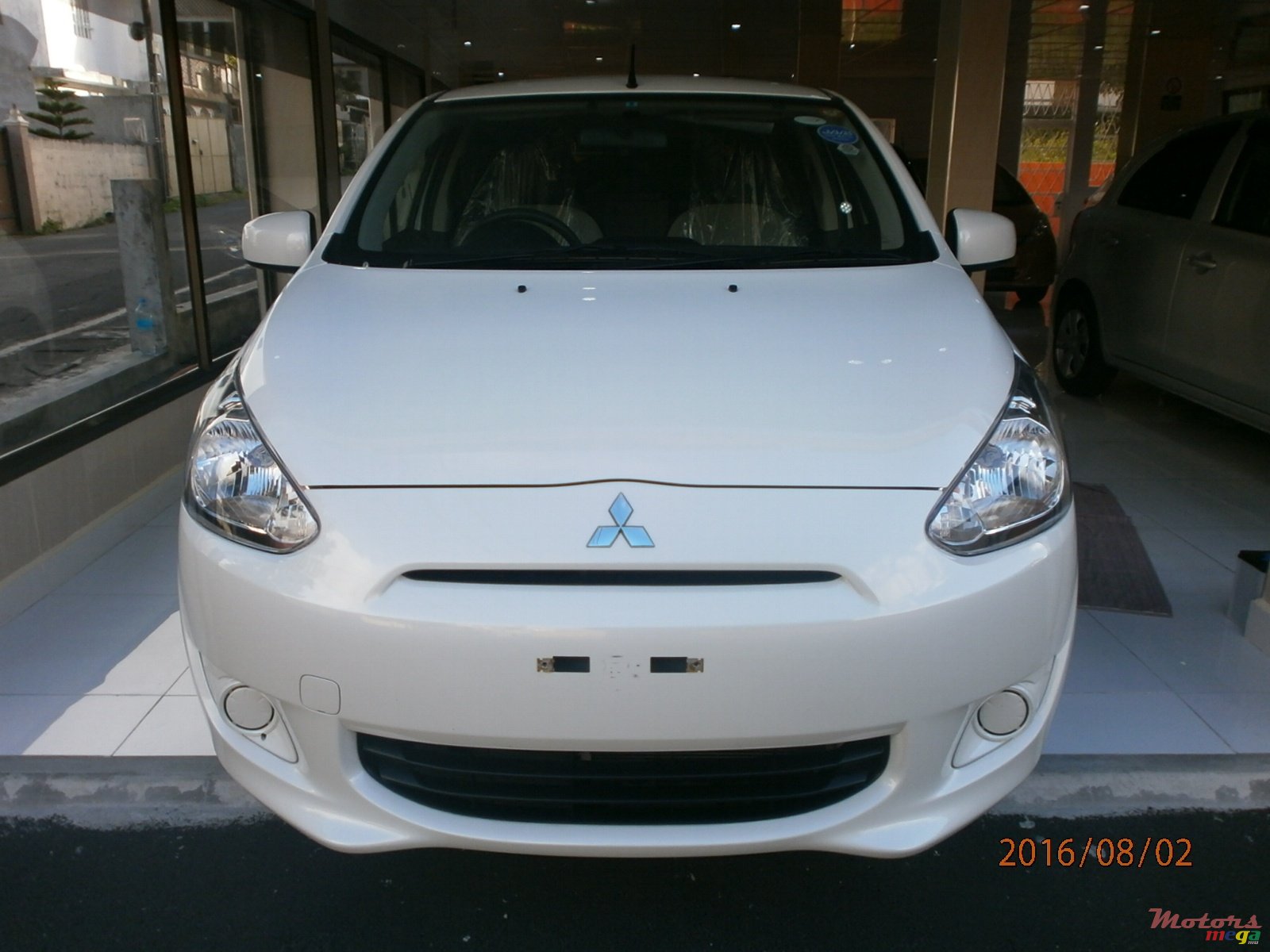 2013' Mitsubishi Mirage photo #1