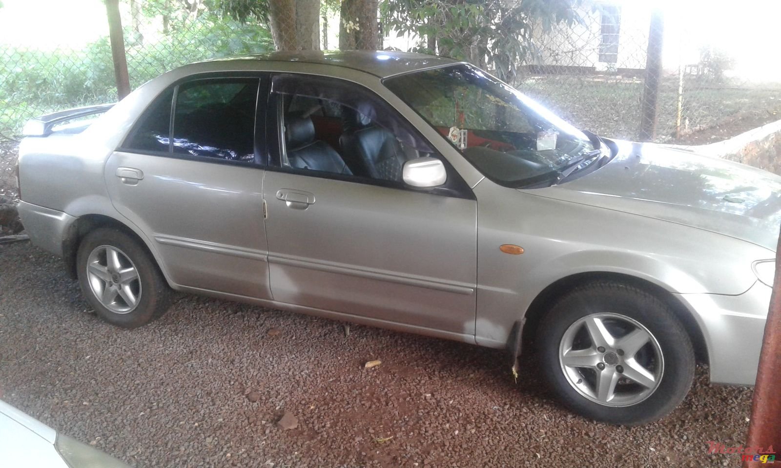 2002' Mazda 323 photo #1