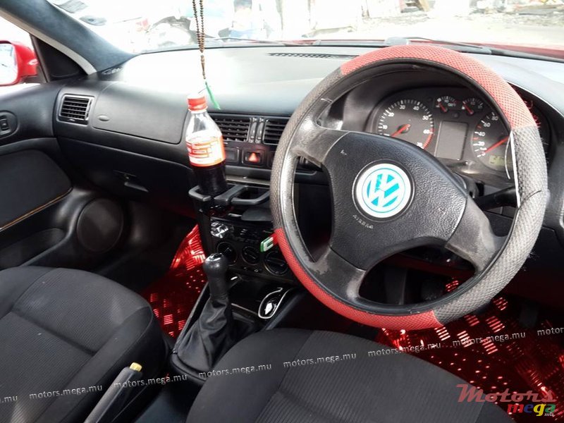 2002' Volkswagen Jetta Bora photo #6