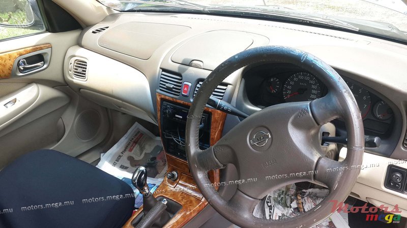 2003' Nissan Luxury Saloon photo #3