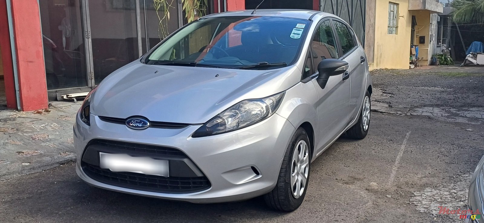 2013' Ford Fiesta photo #1