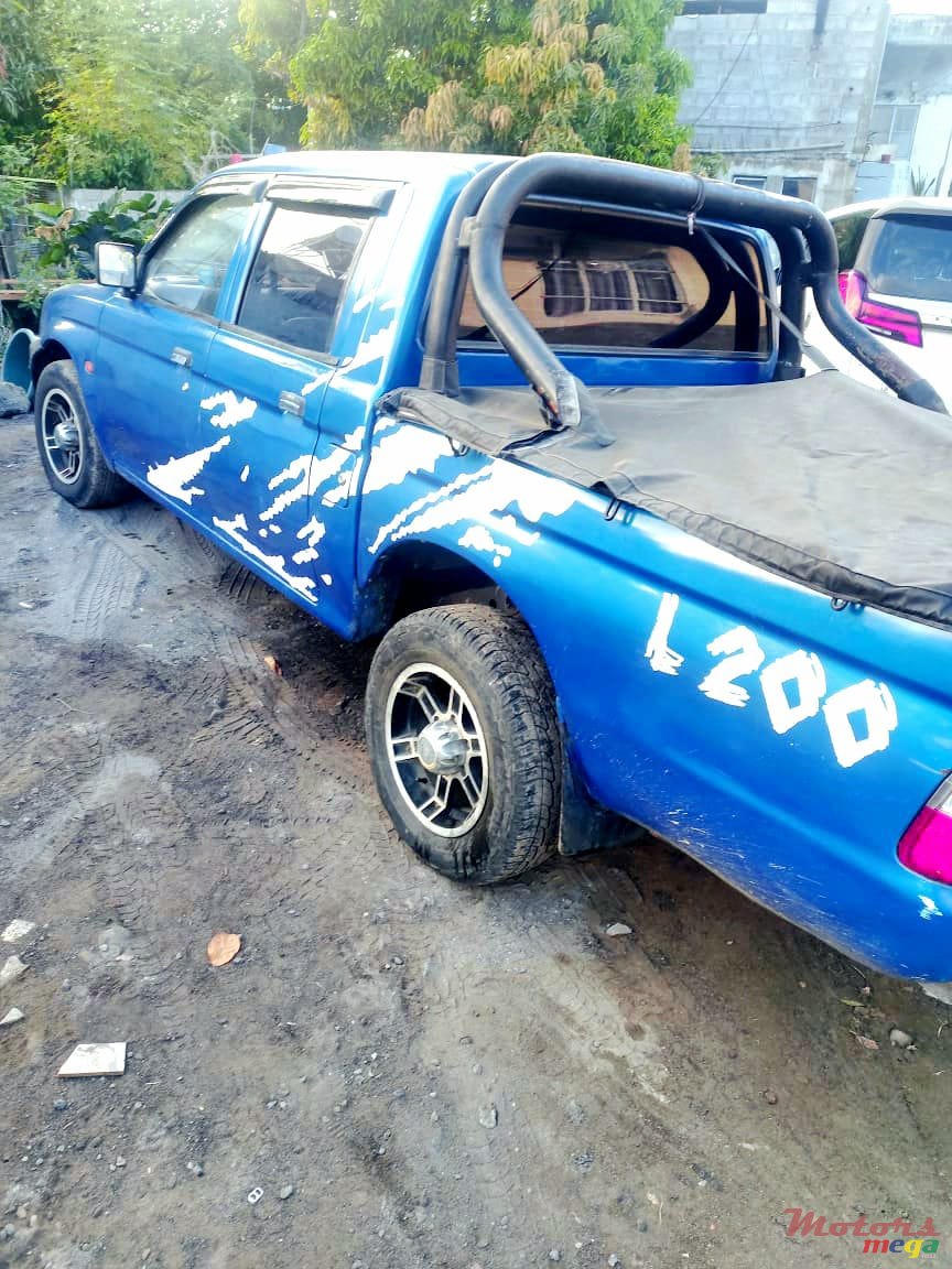 2001' Mitsubishi L200 photo #4