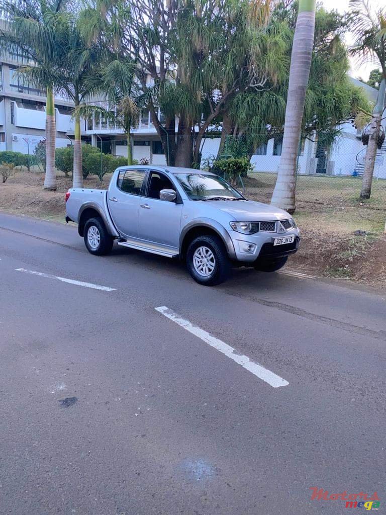 2013' Mitsubishi L 200 4x4 photo #4