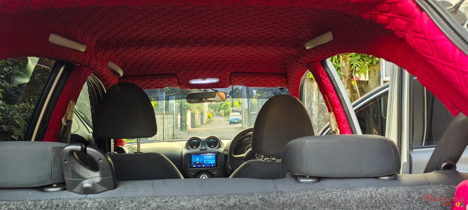 2011' Nissan March photo #5