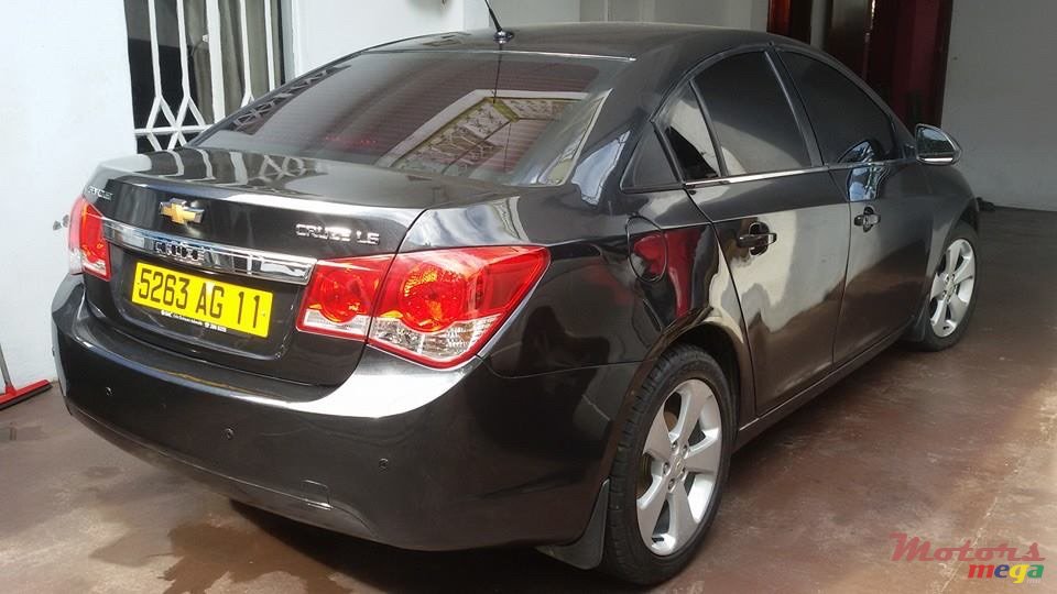 2011' Chevrolet Cruze photo #4