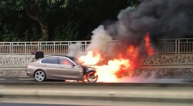 Montagne-Ory: une voiture en proie aux flammes, pas de blessés
