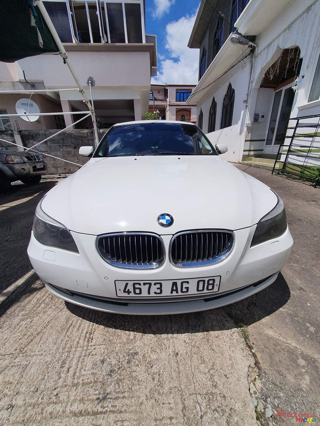 2008' BMW 523 photo #1