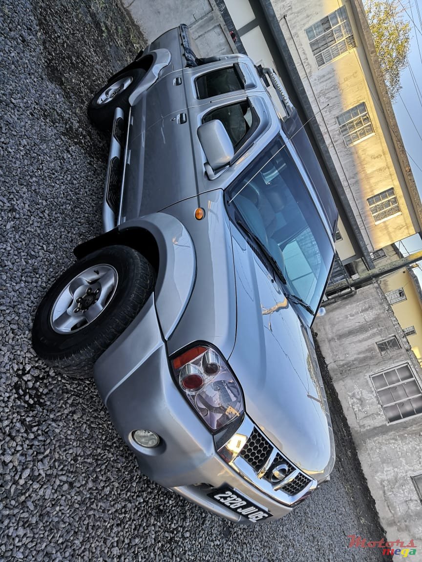 2005' Nissan Hardbody 3.0 Turbo photo #1