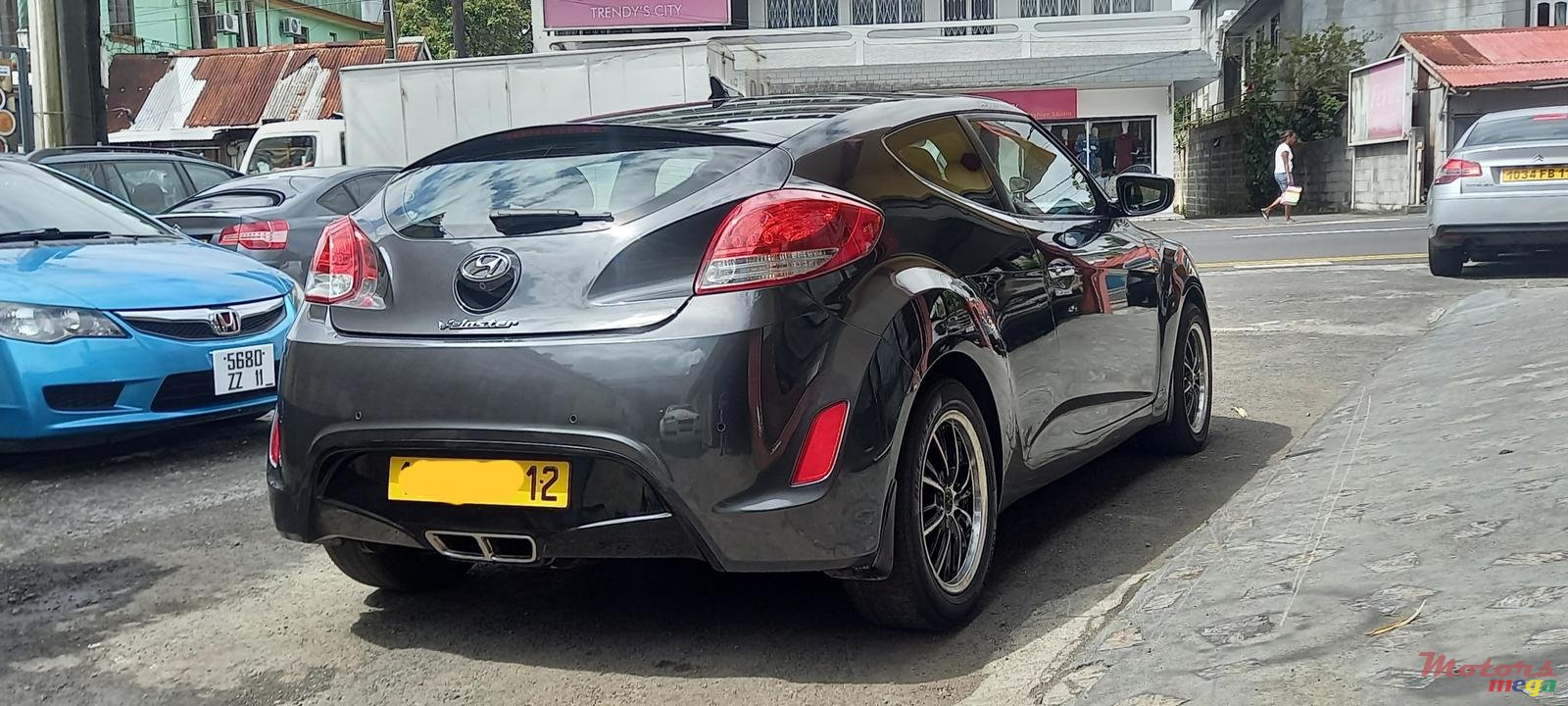 2012' Hyundai Veloster photo #3