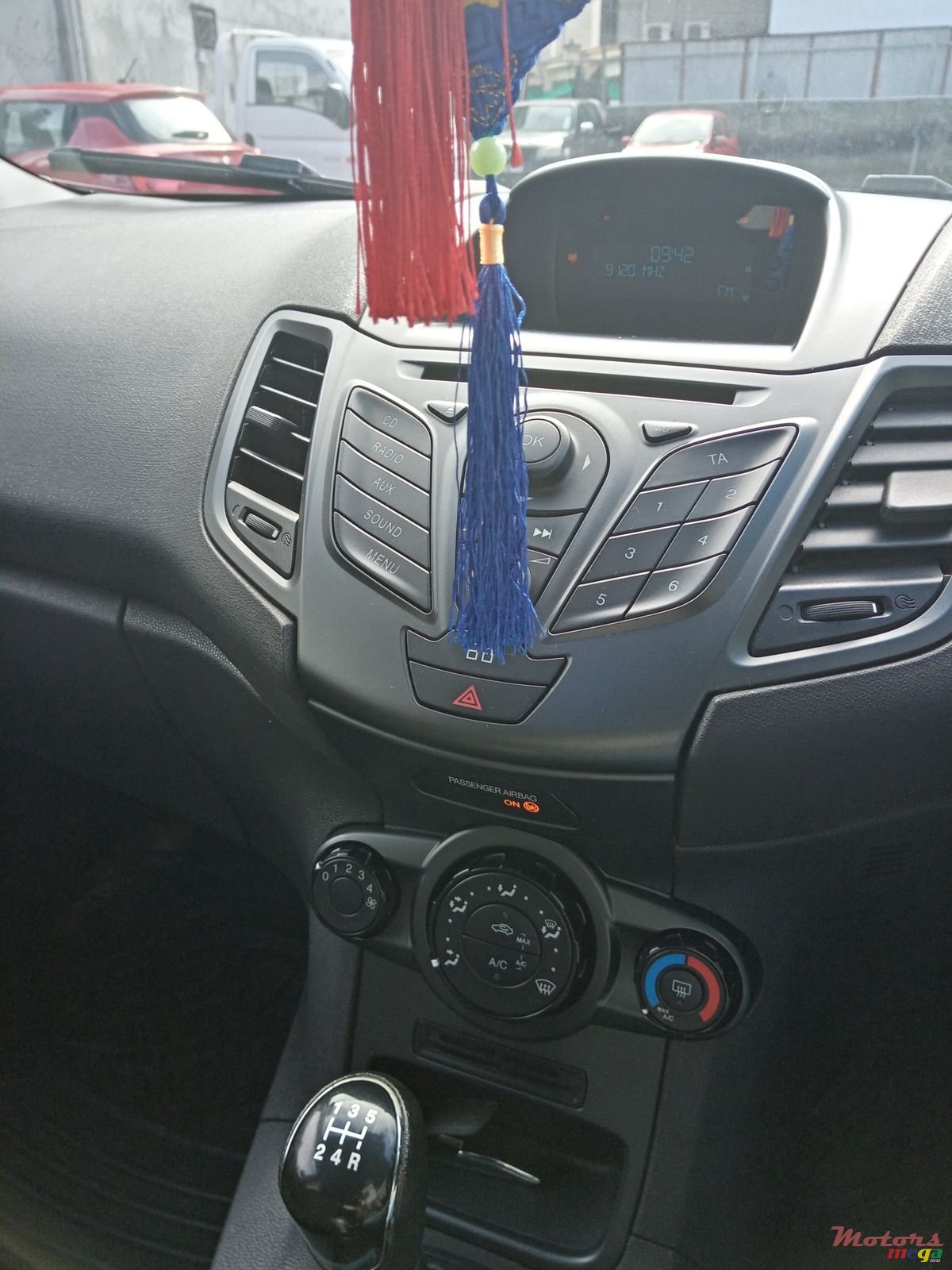 2015' Ford Fiesta photo #3