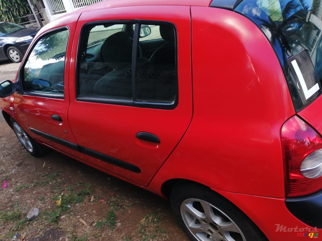 2005' Renault Clio photo #4