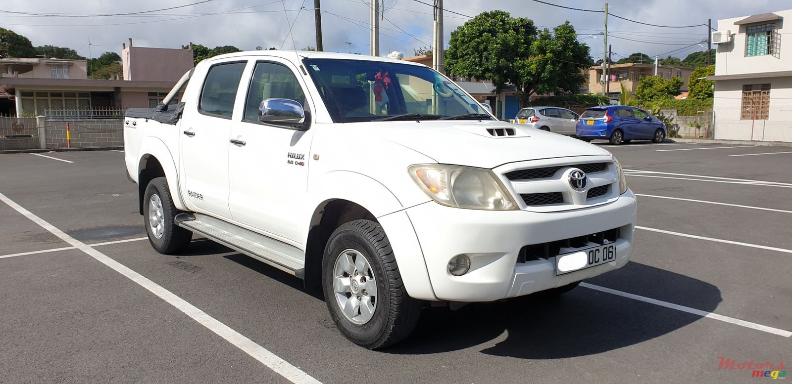 2006' Toyota Hilux Raider photo #1
