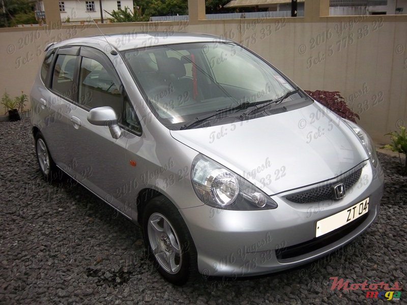 2004' Honda Fit photo #1