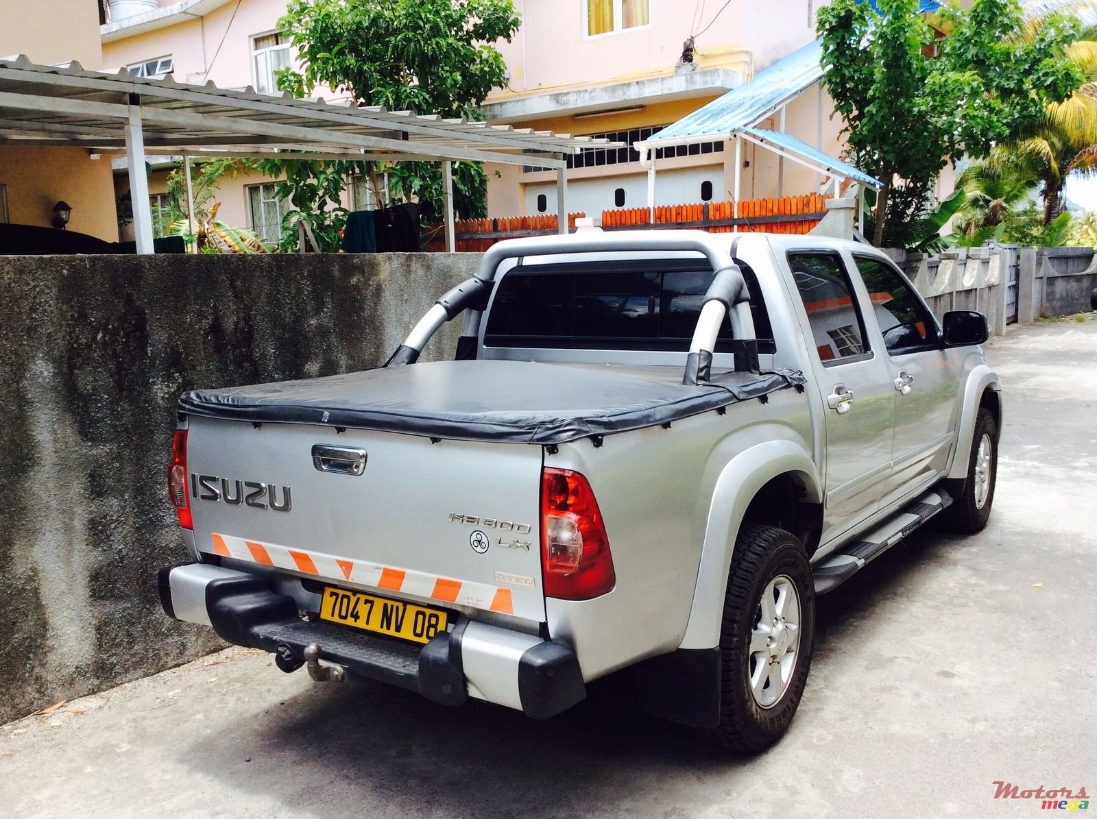 2008' Isuzu photo #2