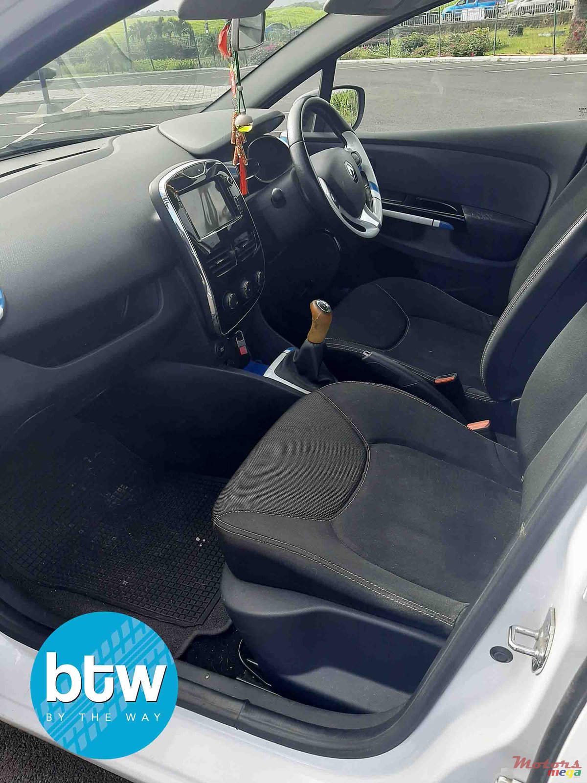 2015' Renault Clio photo #5