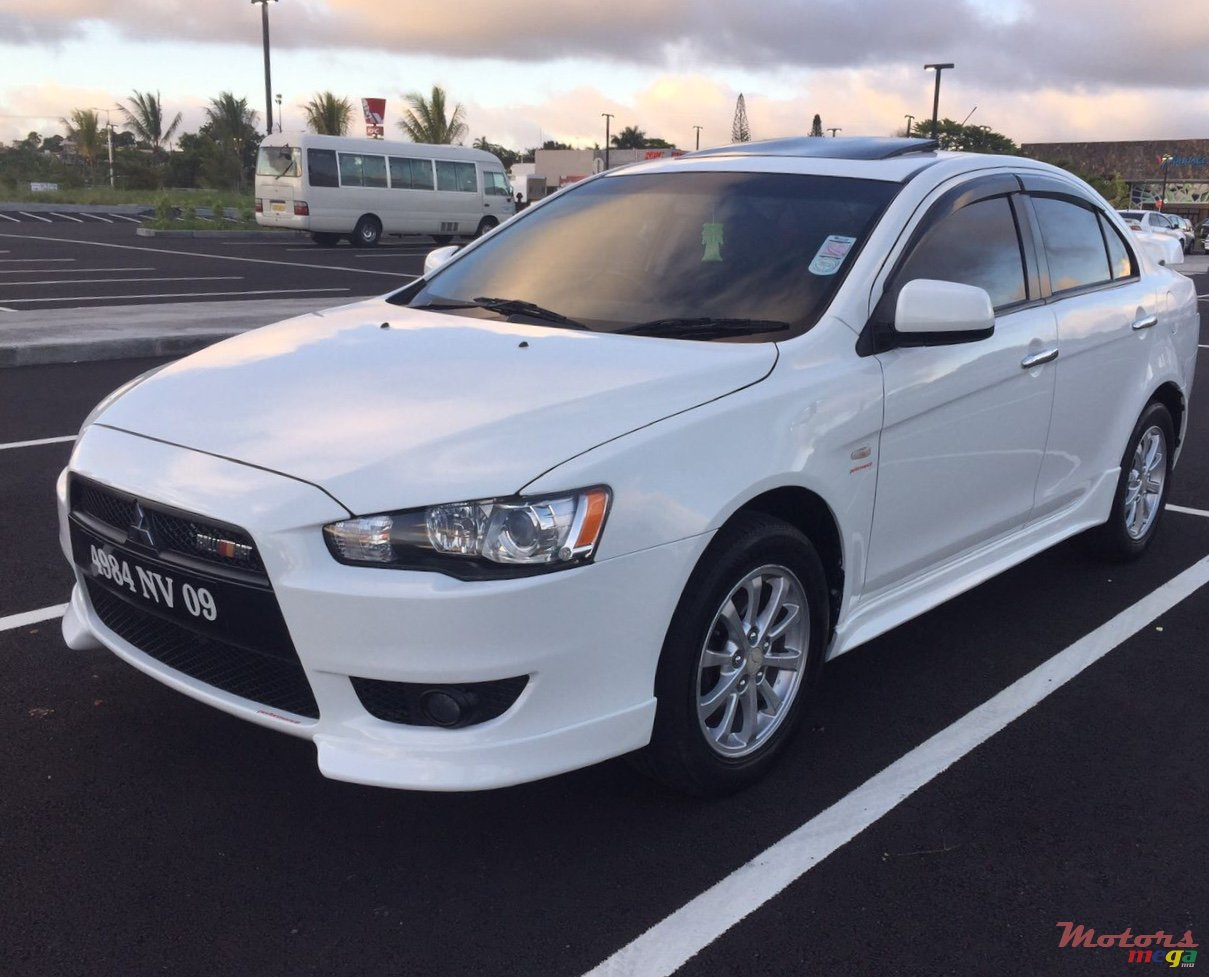 2009' Mitsubishi Lancer EX photo #2