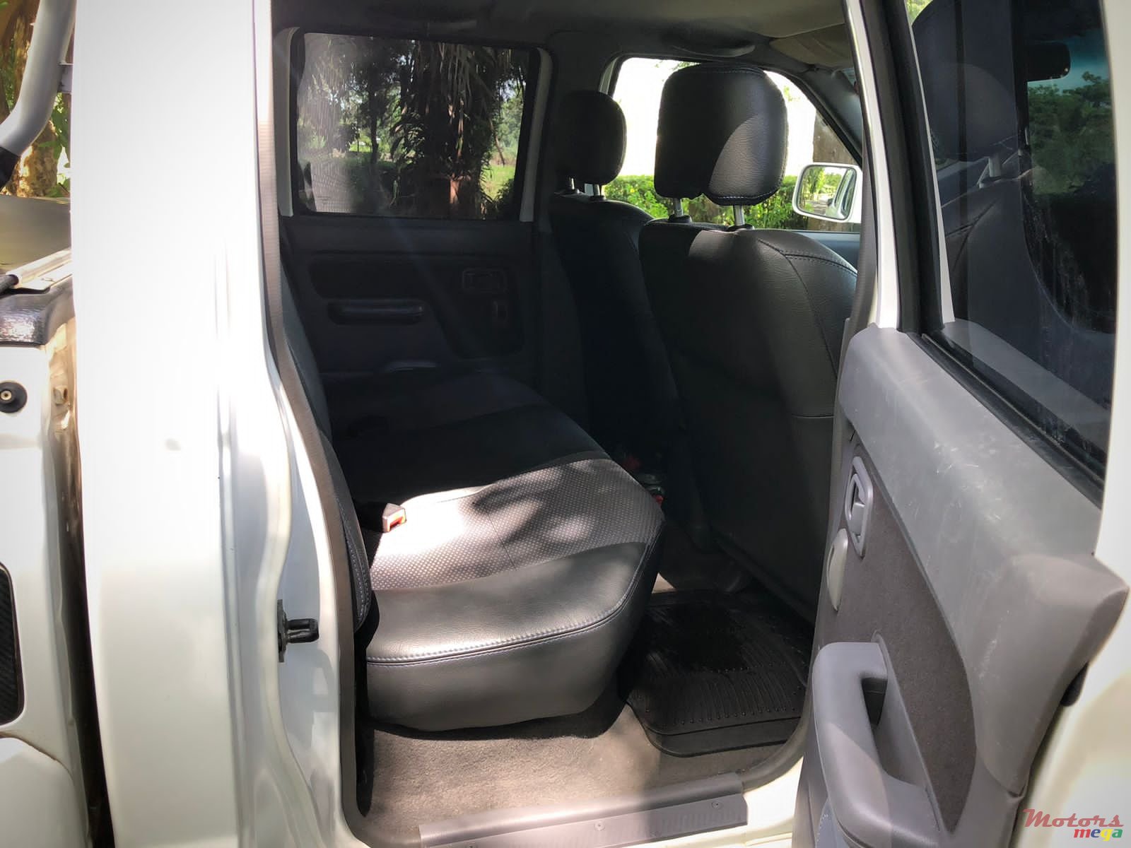 2009' Nissan Hardbody photo #6