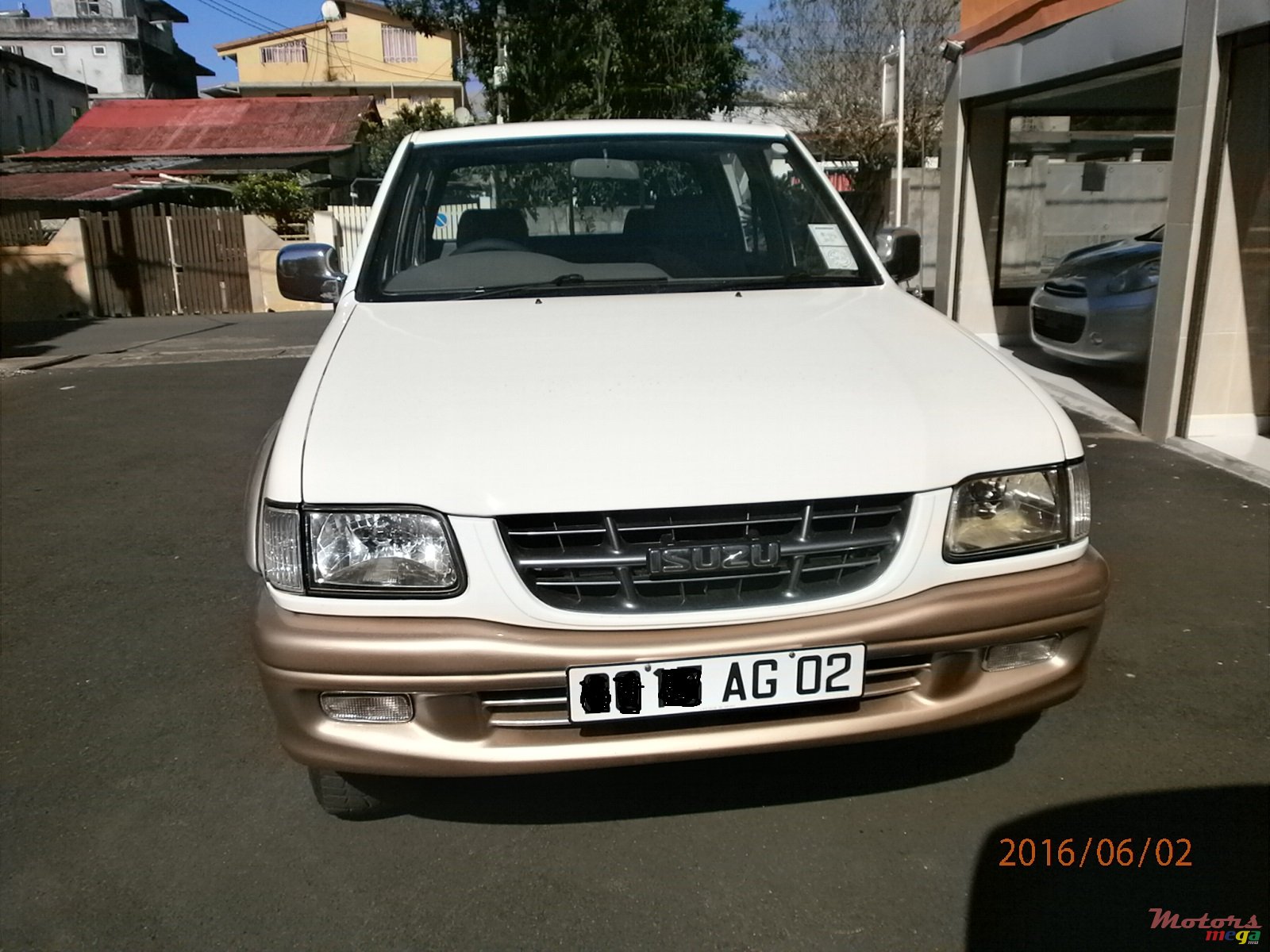 2002' Isuzu LS  photo #1