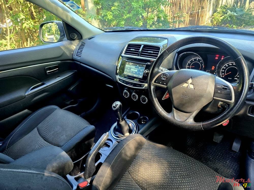 2015' Mitsubishi ASX photo #6