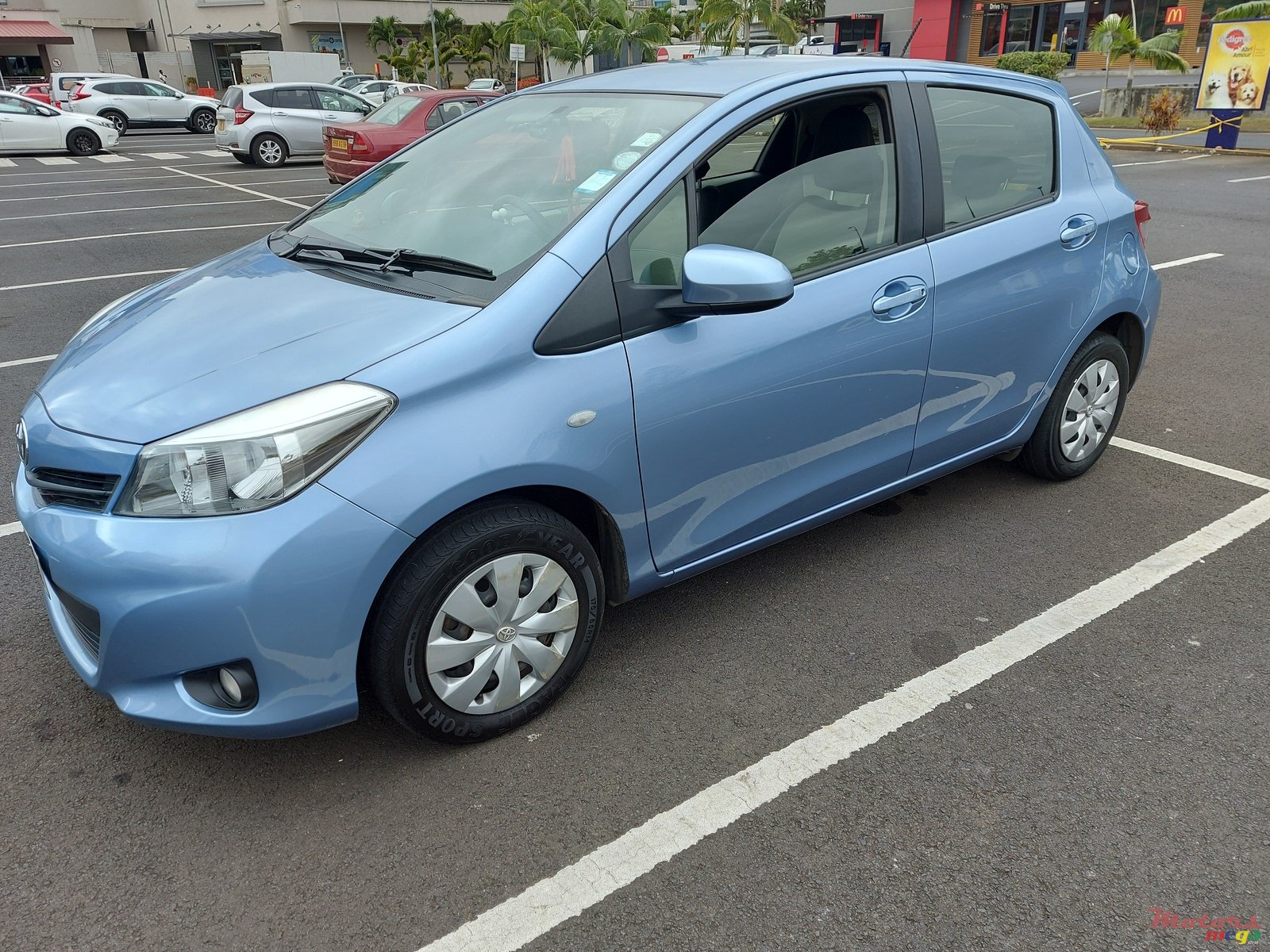 2013' Toyota Yaris photo #2