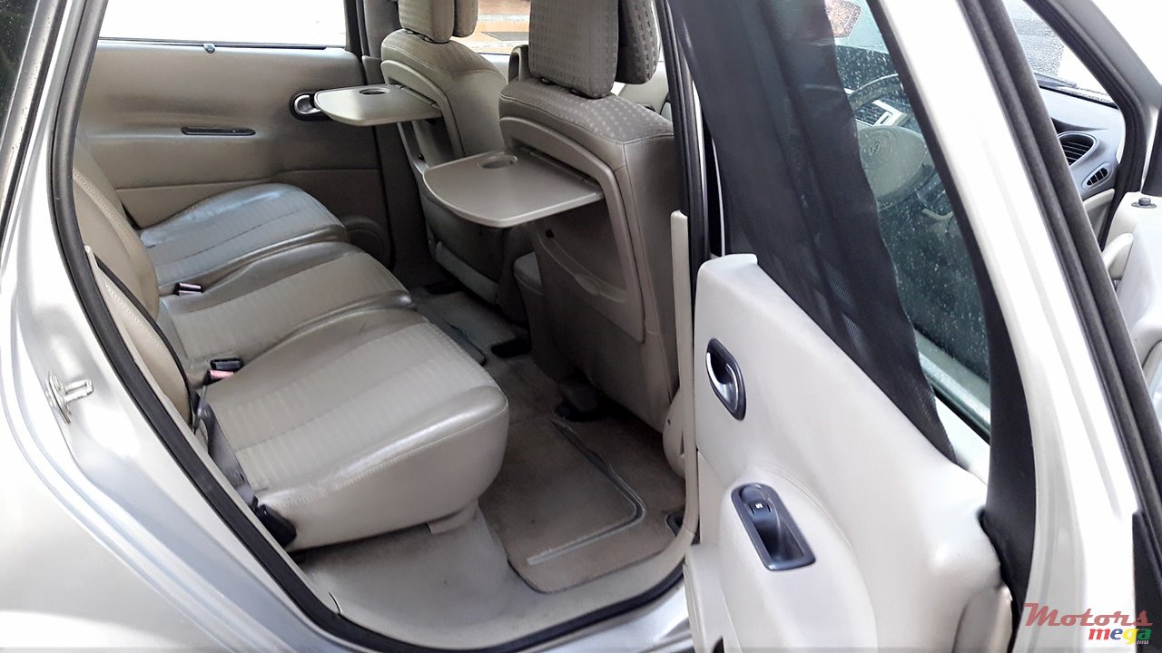 2005' Renault Scenic photo #6