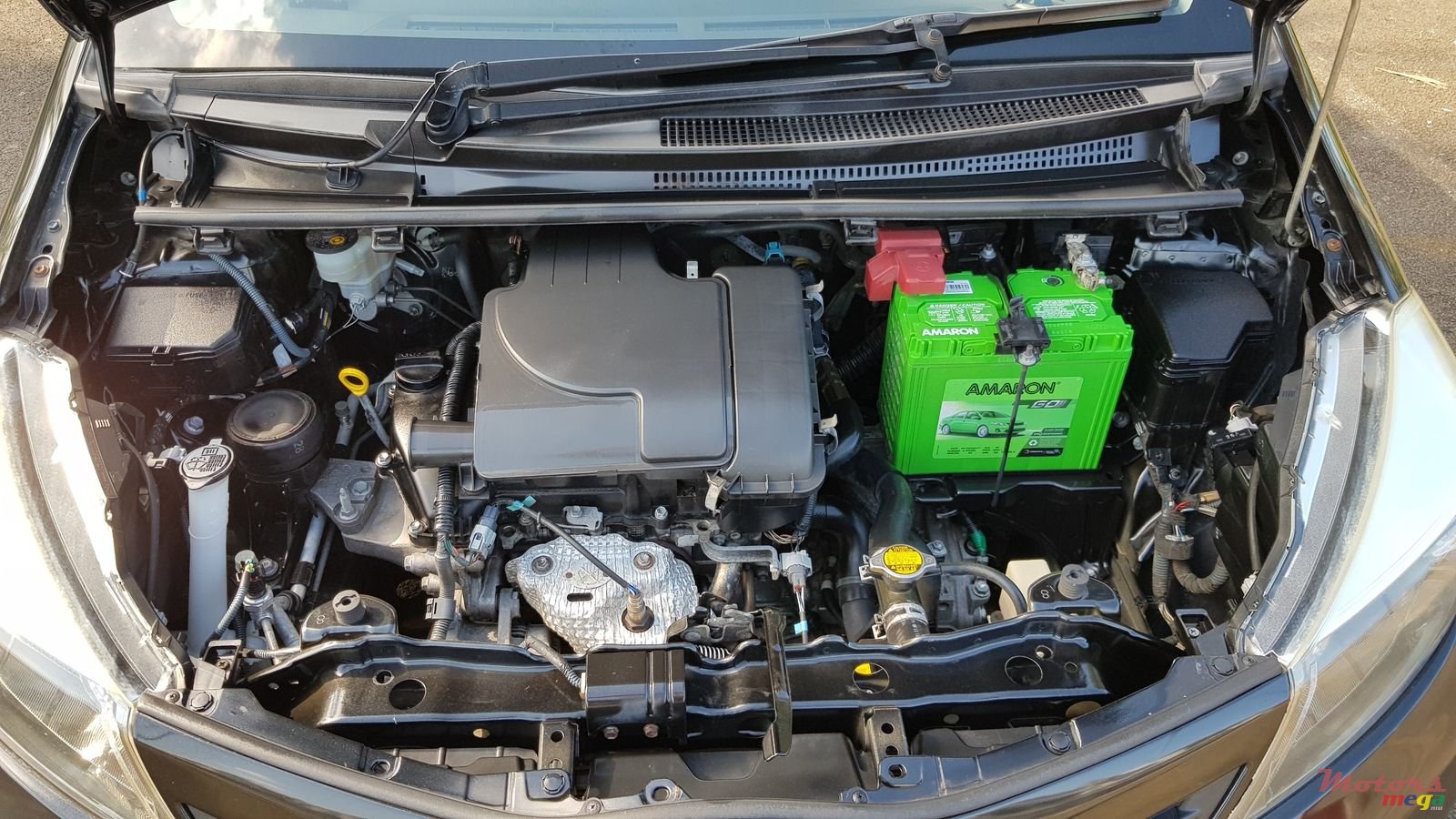 2012' Toyota Vitz photo #2