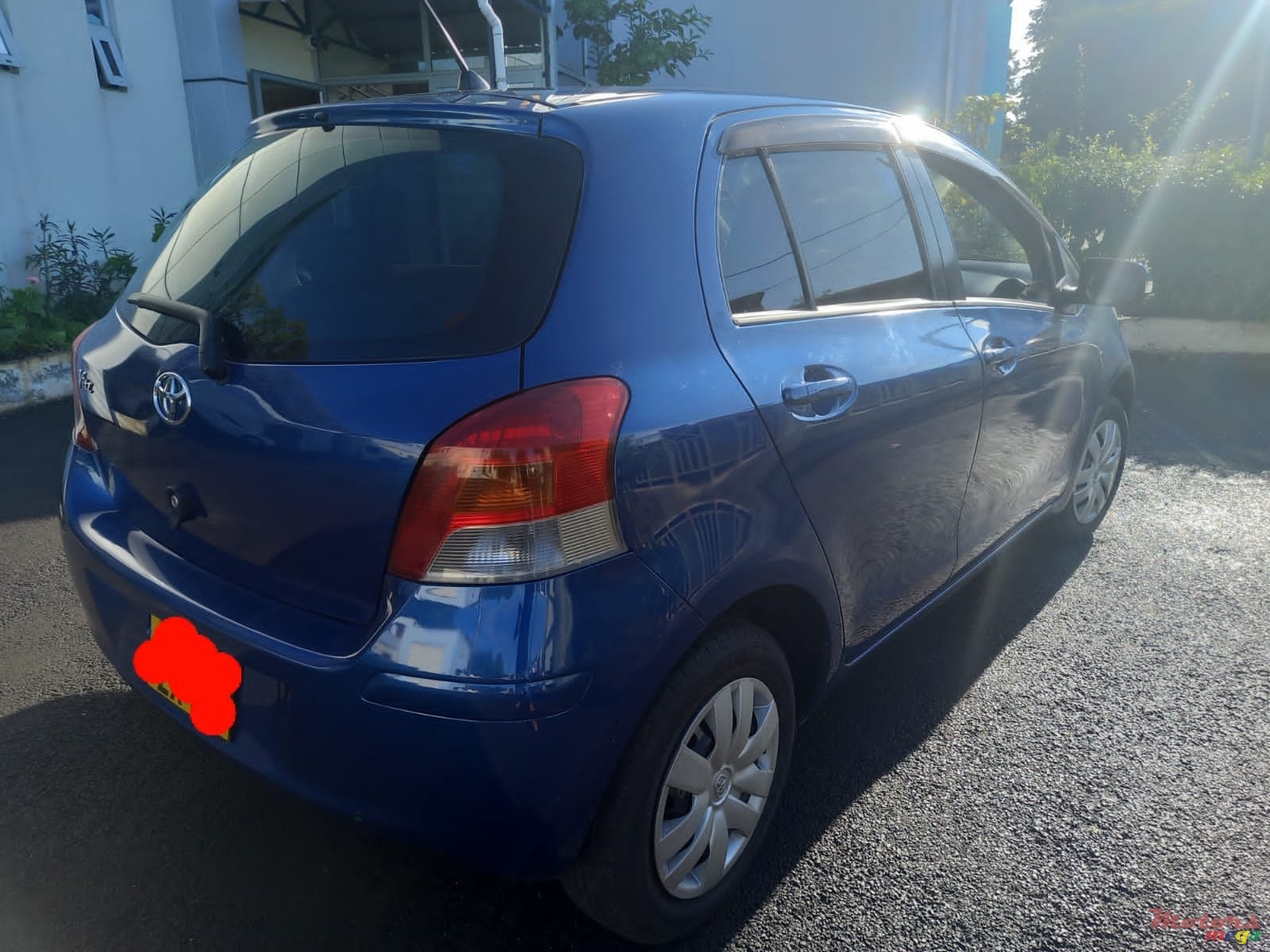 2009' Toyota Vitz photo #1