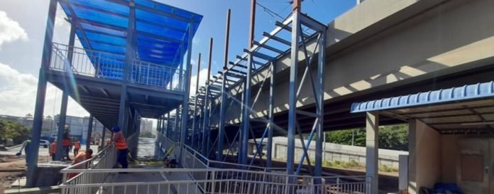 Sur le site Decaen : La gare temporaire et sa rampe d’accès se dévoilent