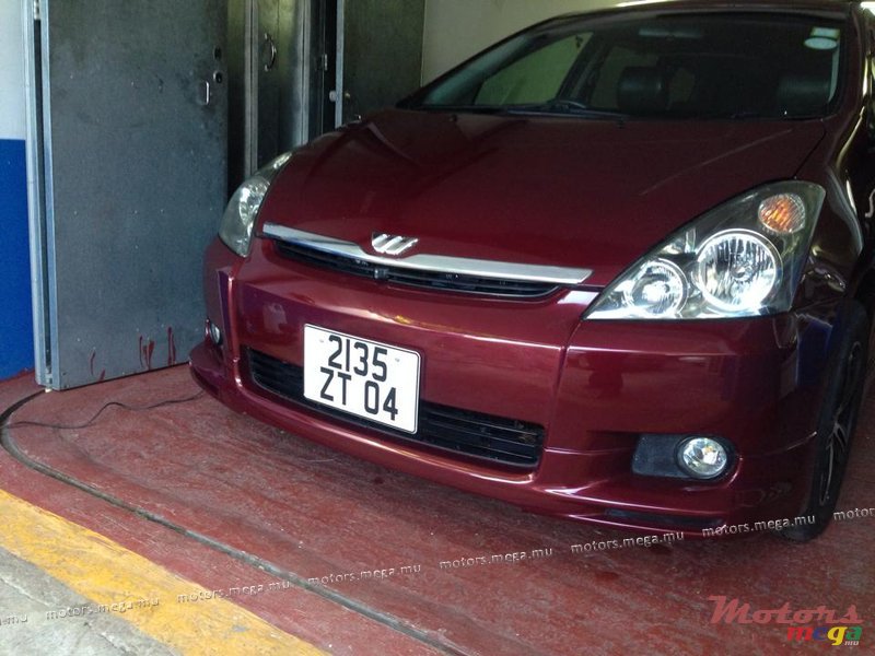 2004' Toyota Wish photo #1