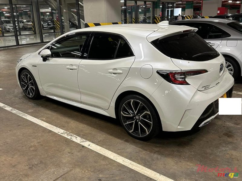 2020' Toyota Corolla Sport photo #3