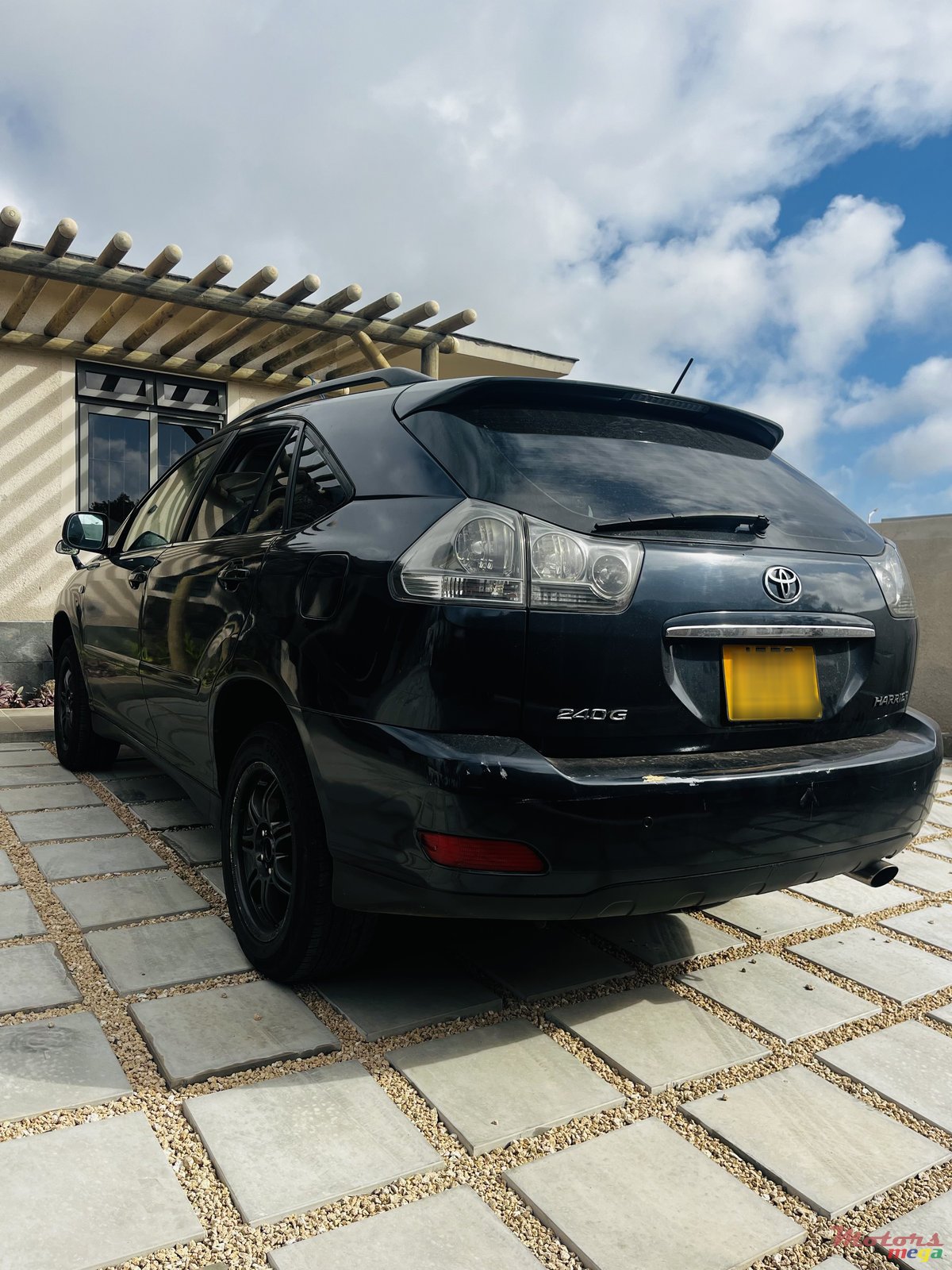 2003' Toyota Harrier photo #1