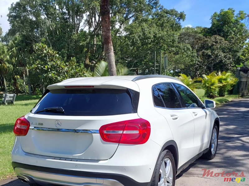 2016' Mercedes-Benz GLA 180 photo #1