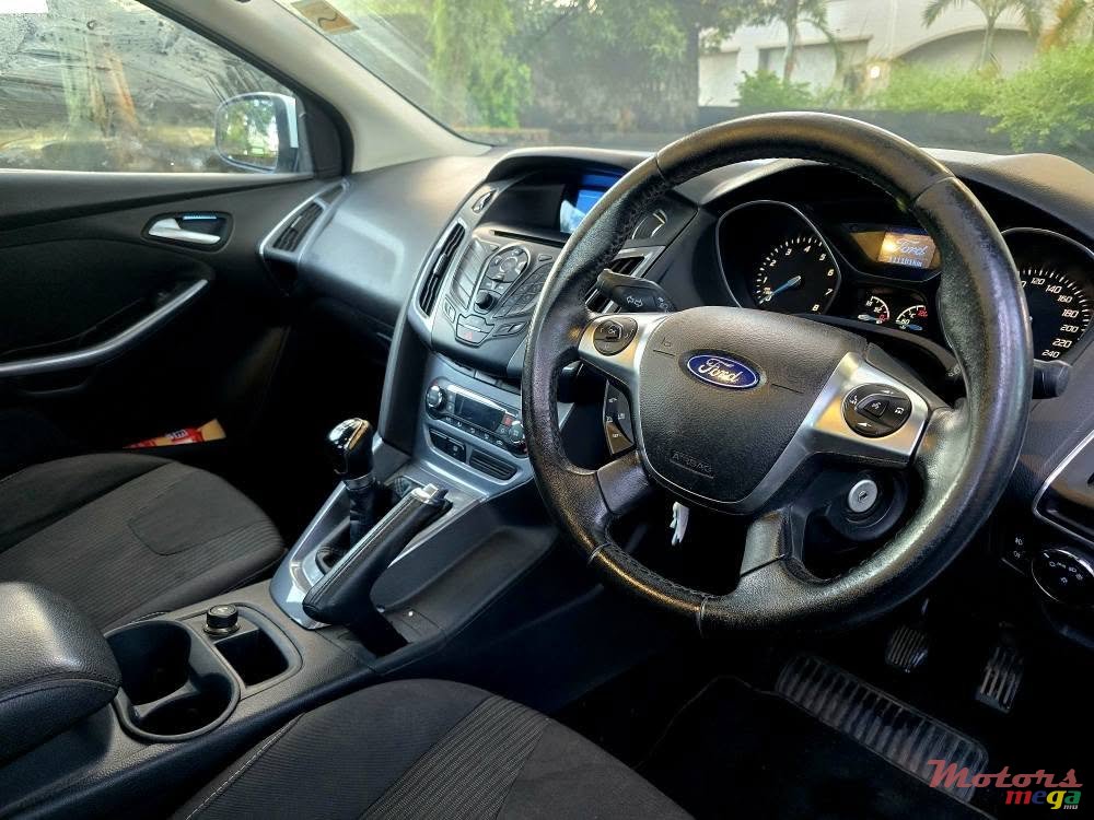 2016' Ford Focus photo #7