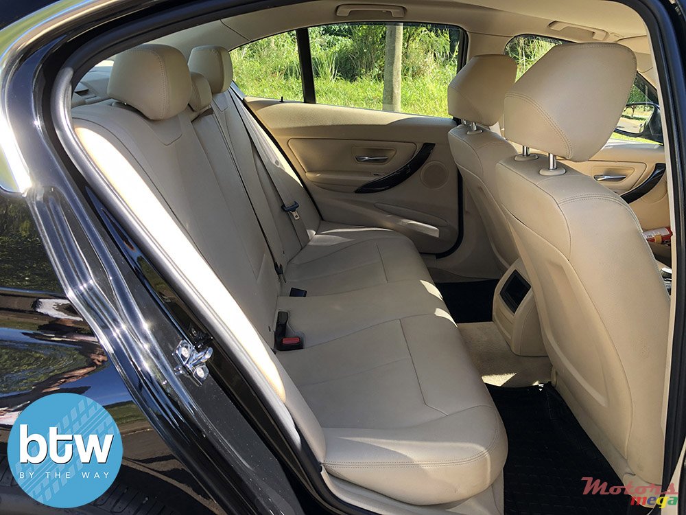 2012' BMW 320 photo #4