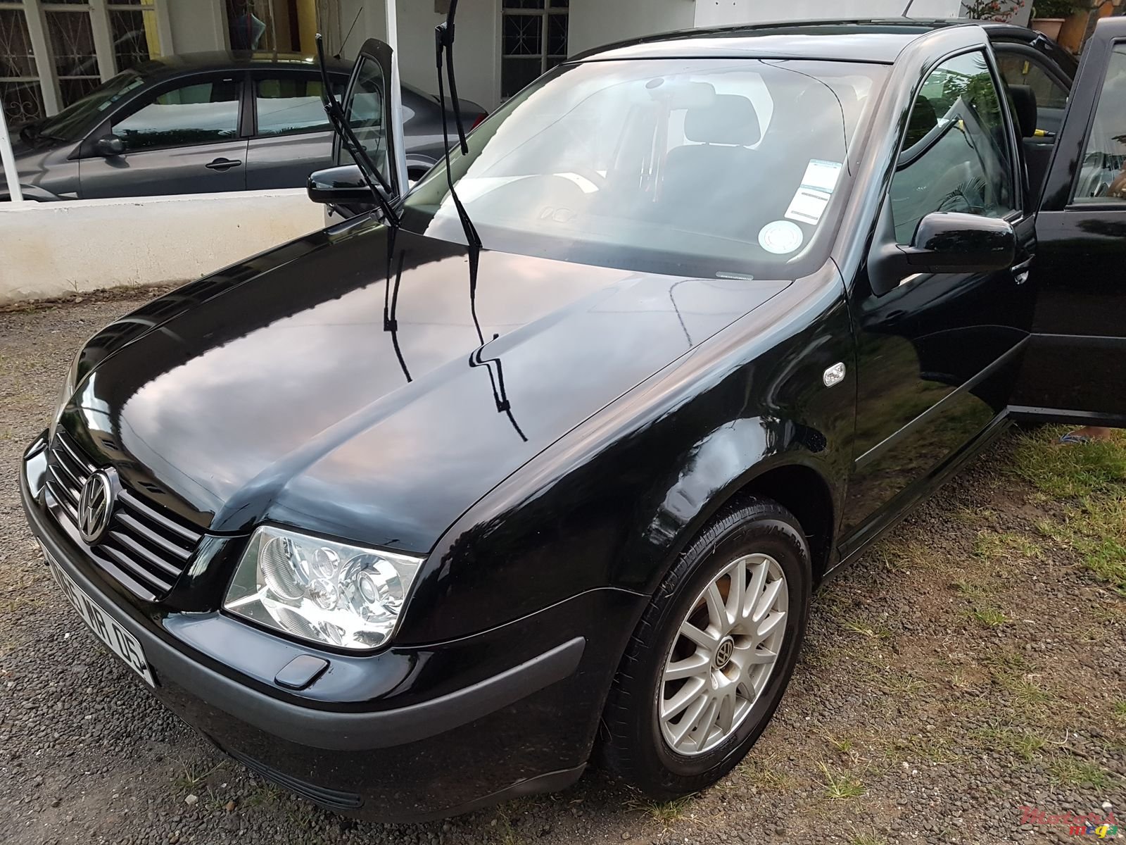 2005' Volkswagen Bora photo #2