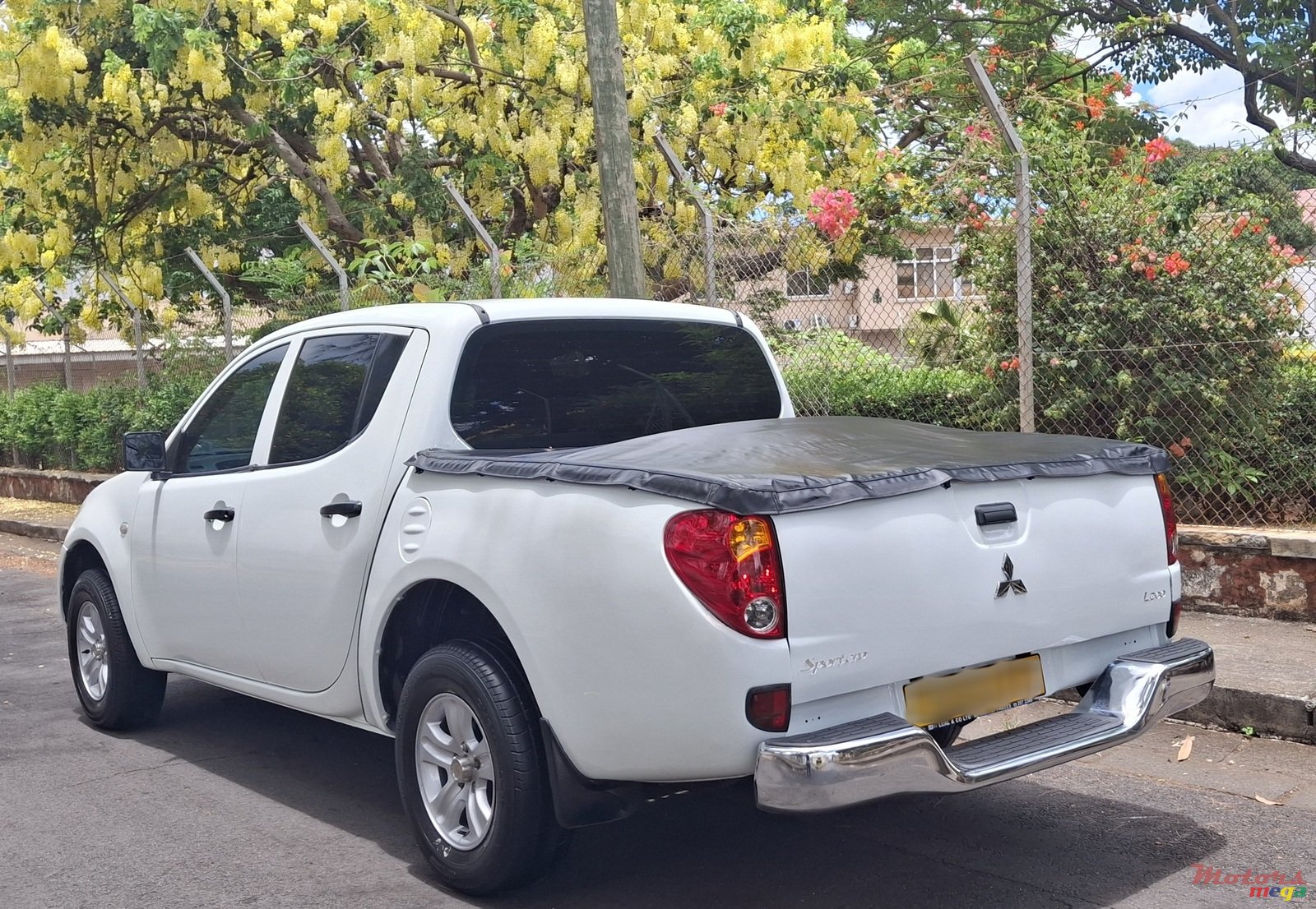 2011' Mitsubishi L200 photo #5