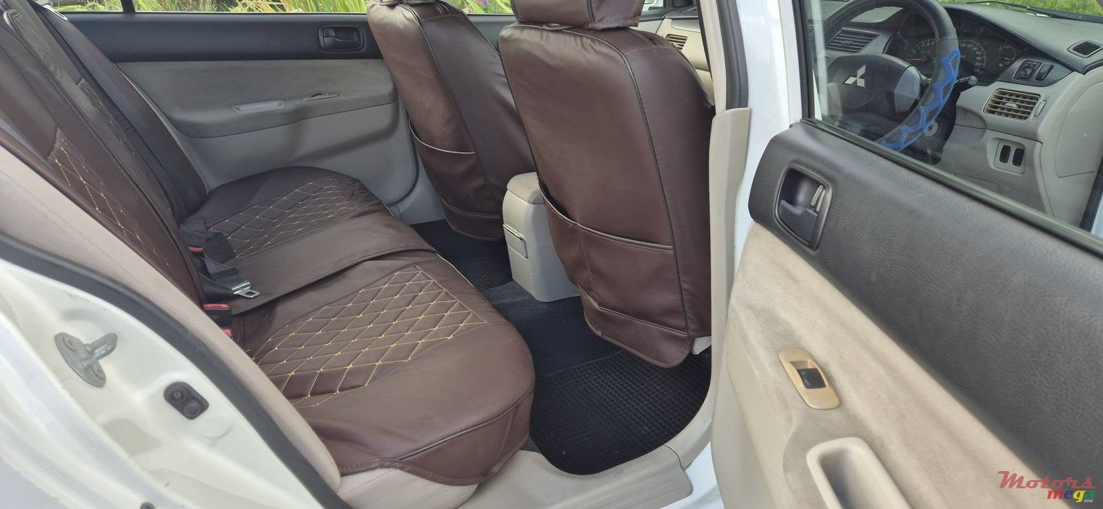 2011' Mitsubishi Lancer GLX photo #6