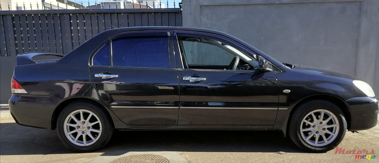 2007' Mitsubishi Lancer photo #3