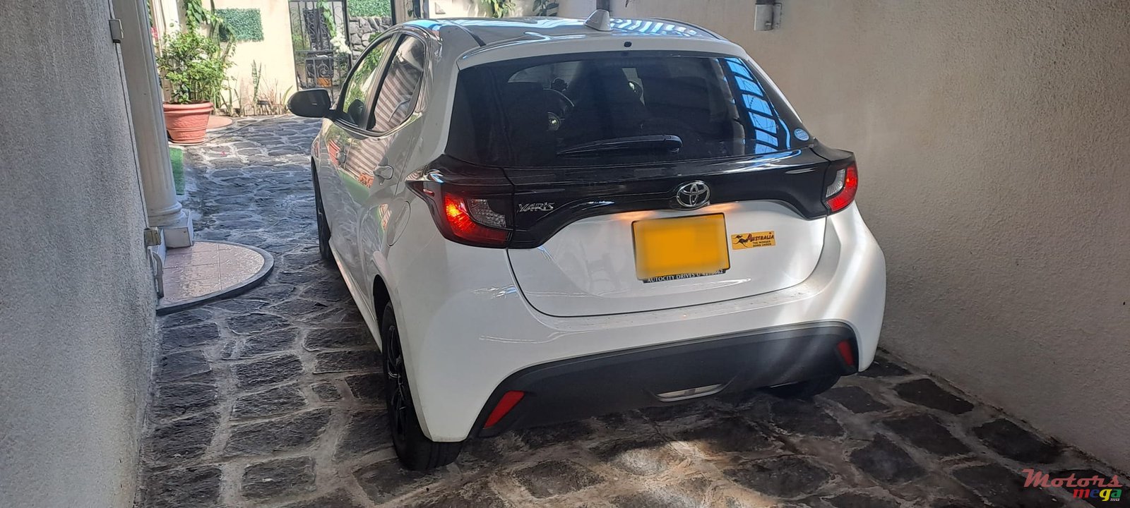 2021' Toyota Yaris photo #2