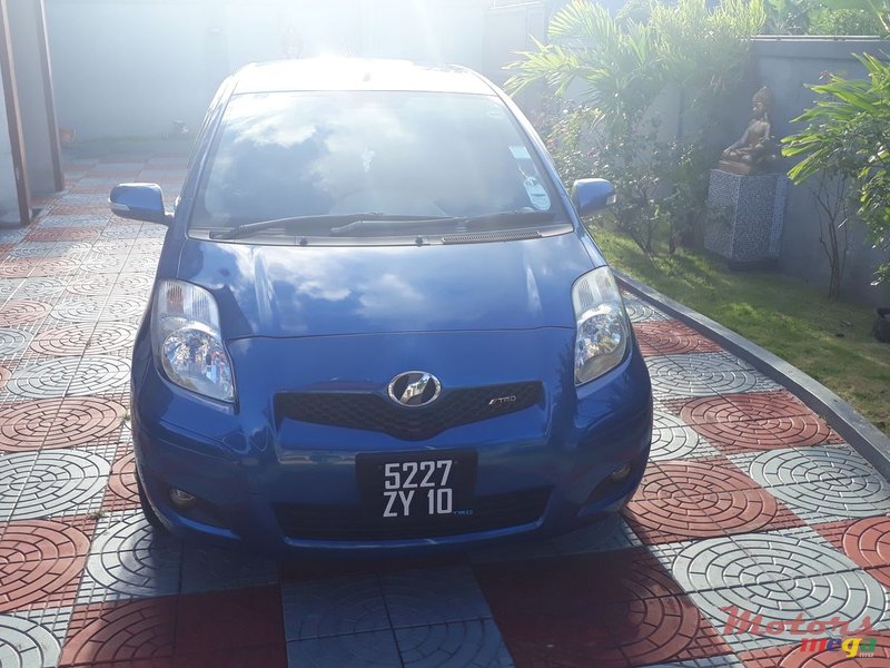 2010' Toyota Vitz photo #1